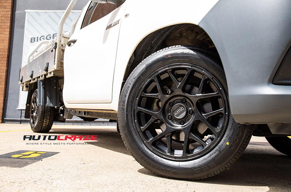 TOYOTA HILUX 4WD KM708 BULLY SATIN BLACK